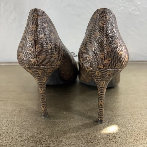 DKNY Patent Bow Monogrammed Pumps - Picture 4 of 14